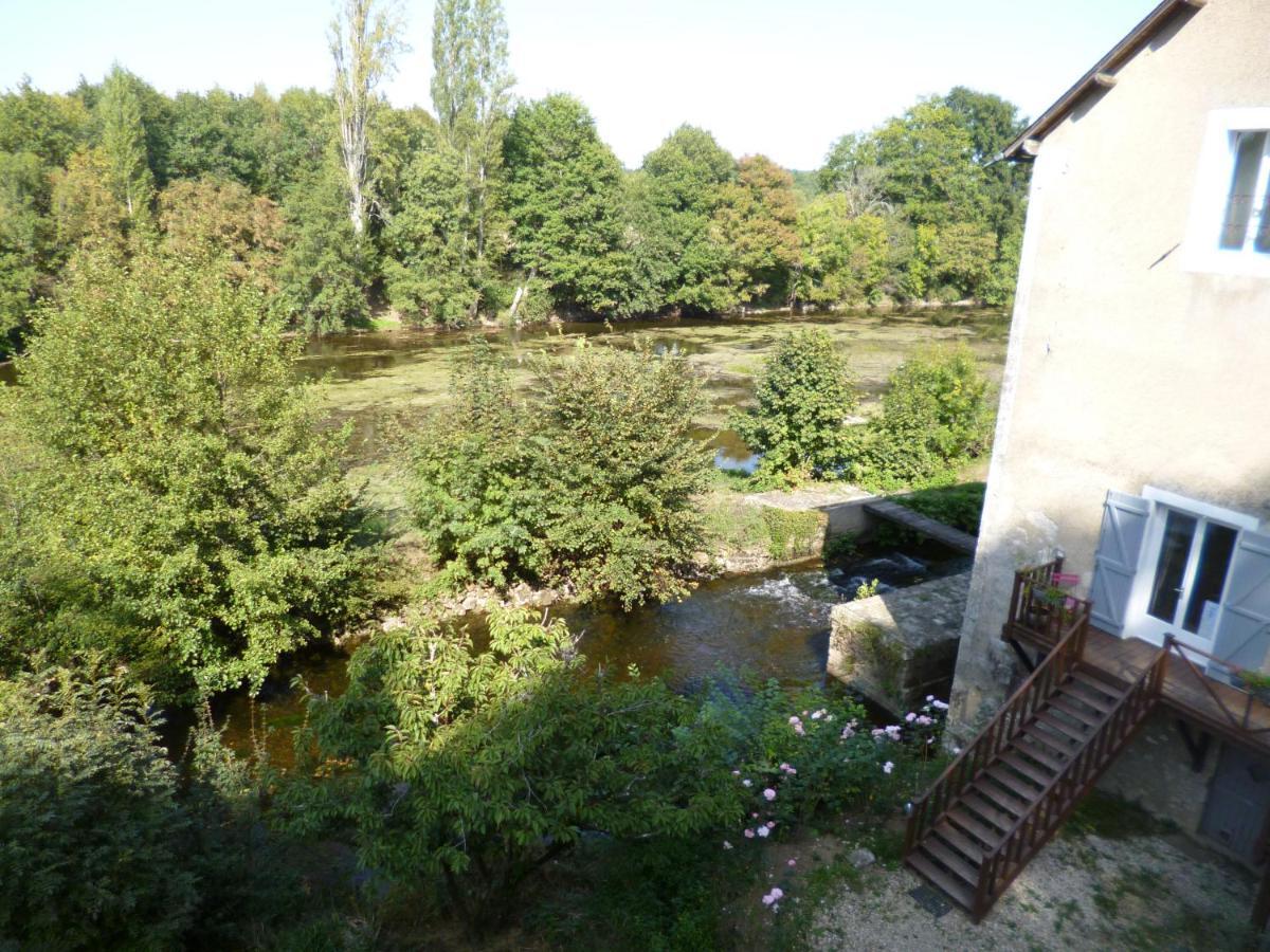 Le Moulin De Cors Bed & Breakfast Oulches Exterior photo